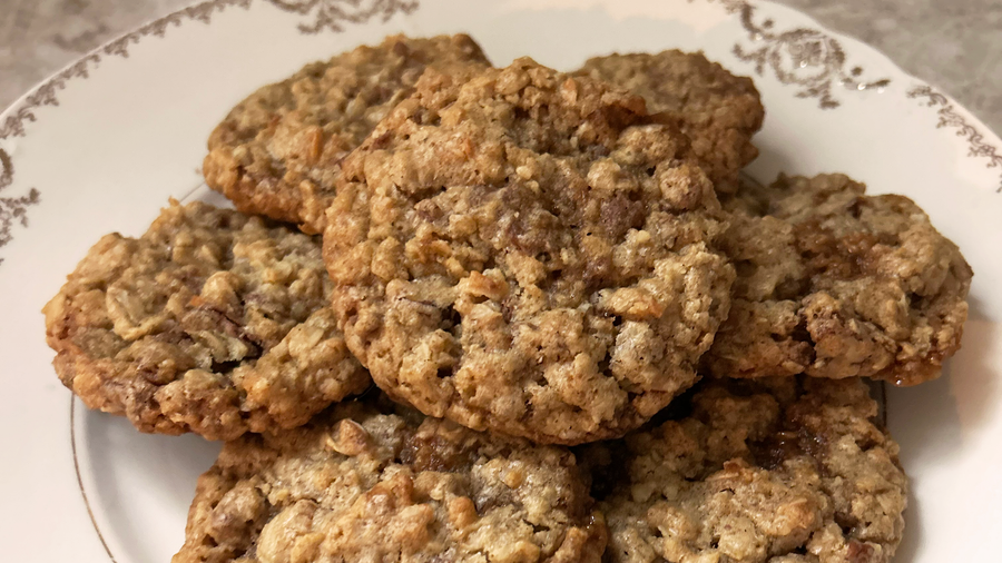 Miss Clara's Chewy Oatmeal Cookies